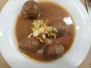 Albóndigas de bulgur y seitan con salsa de cebolla at Km.0 in San Sebastian