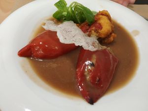 Pimientos rellenos en salsa de cebolla at Km.0 in San Sebastian