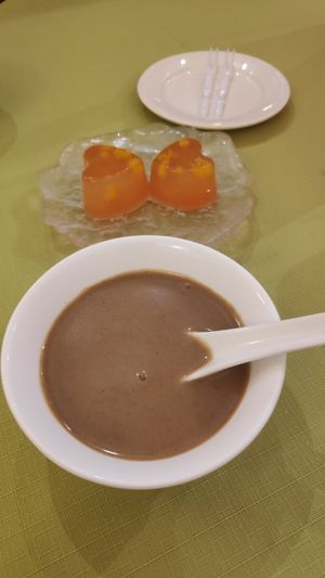 Desert - hot walnut "soup" and fruit jellies at Veggie Palace 貴德宮 in Hong Kong Island