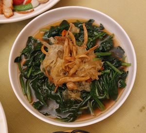 Mushroom with Spinach 白玉靈菇扒菜苗 at Veggie Palace 貴德宮 in Hong Kong Island
