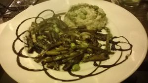 Wok de riz aux légumes, très très bon et très jolie présentation !

Wok Vegetables and rice, very tasty and beautiful ! at Brasserie LoLa in Paris