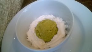 une boule de glace vegan pistache, raisonnable ;-) at Brasserie LoLa in Paris