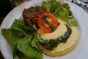 Lentilles a la 'viande hachee' at Brasserie LoLa in Paris