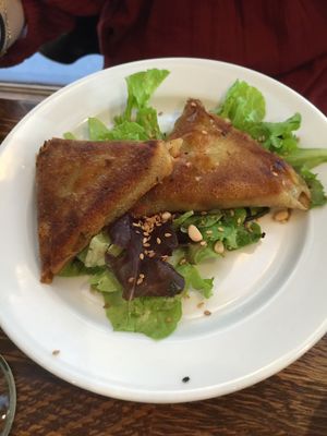 samossa at Brasserie LoLa in Paris