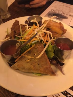 Samosas at Brasserie LoLa in Paris