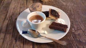 Café gourmand at Brasserie LoLa in Paris