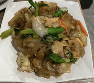 Dry Fried Thai Flat noodles  at Thai Vegetarian Food 泰國素食 in Kowloon