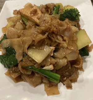 Dry fried flat noodles  at Thai Vegetarian Food 泰國素食 in Kowloon