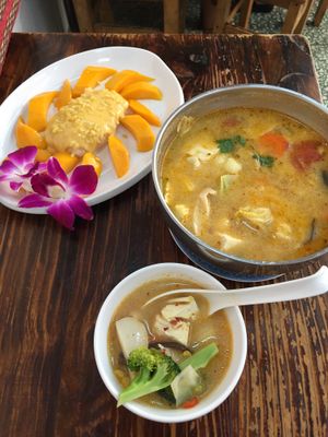 Mango sticky rice dessert and tom yum soup at Thai Vegetarian Food 泰國素食 in Kowloon