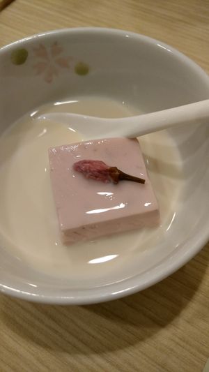 Isoya - Sakura special

cold tofu at Isoya Japanese Vegetarian in Hong Kong Island