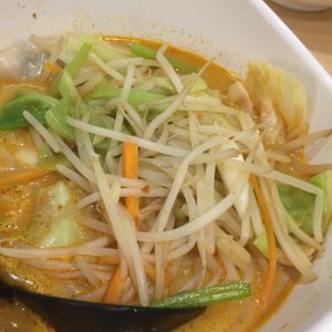Laksa with dumplings at Happy Veggies - Mong Kok in Kowloon