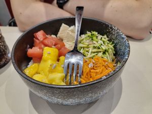 Large poké bowl at Bar Zoi in Malcesine