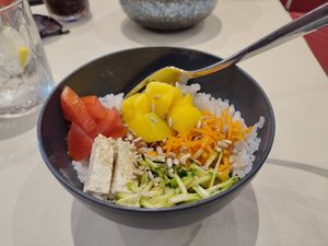 Small poké bowl at Bar Zoi in Malcesine
