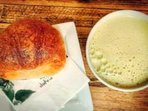 Vegan croissant & matcha latte with oat milk at Shake Cafe - Santa Maria Novella in Florence