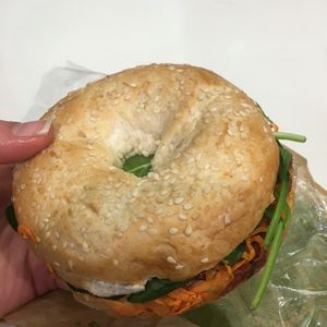 Vegan bagel with carrots, dried tomatoes, lettuce and hummus at Shake Cafe - Santa Maria Novella in Florence