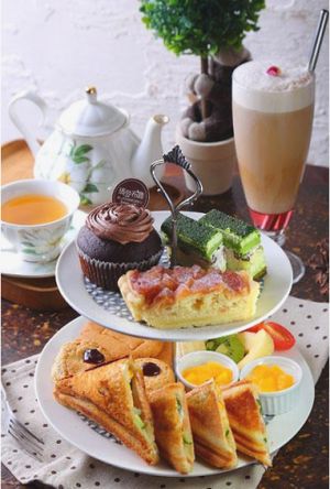 Double tea at Veganday Cafe in Taichung