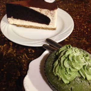 tiramisu and matcha cupcake at Veganday Cafe in Taichung