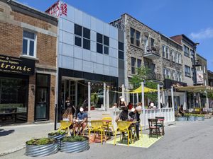 Summer outdoor seating (holiday Friday, June 24, 2022) at Antidote Bouffe Vegane in Montreal