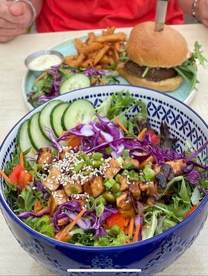 Salade asiatique   at Antidote Bouffe Vegane in Montreal