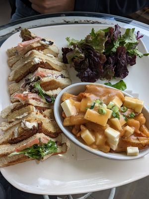 Club végane et poutine at Antidote Bouffe Vegane in Montreal