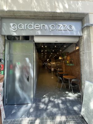 Entrance  at Garden Pizza Consell de Cent in Barcelona