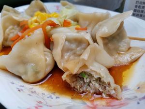 NTW80 for 10 pcs. It has sesame inside with cabbage at Joy Bar in Taipei