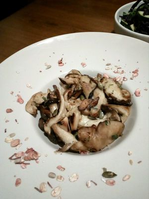 mushrooms and garlic at Fargo in Sevilla