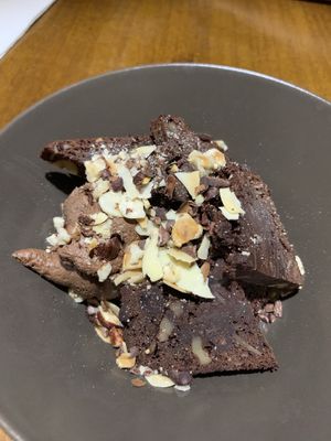 Vegan brownie dessert at Fargo in Sevilla