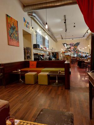  at Welt Cafe in Vienna
