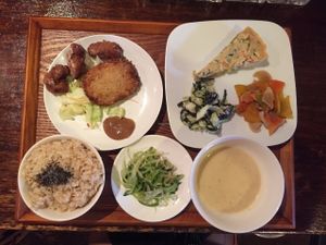 Full Lunch set at Poco a Poco Macrobiotic Cafe and Bar in Ishigaki