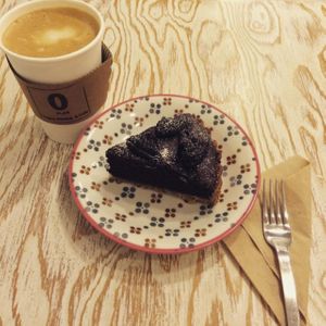 Coffee and orea brownie at Zero Plan in Seoul