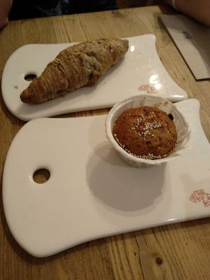 Muffin y croissant veganos at Le Pain Quotidien - Serrano in Madrid