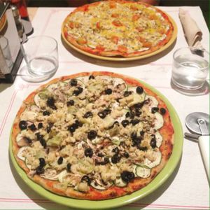 Delicious vegan pizzas  at Dolce Pizza y Los Veganos - Hipolit Lazaro in Barcelona