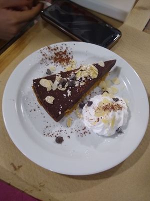 Semi fredo de choco at Dolce Pizza y Los Veganos - Hipolit Lazaro in Barcelona