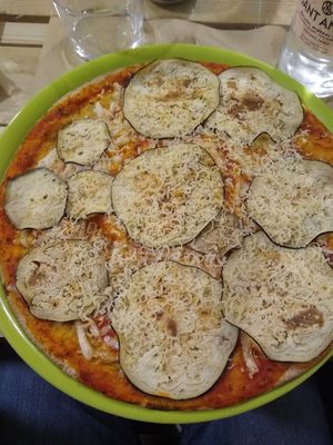 Pizza at Dolce Pizza y Los Veganos - Hipolit Lazaro in Barcelona