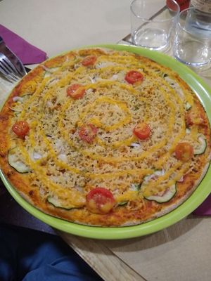 P at Dolce Pizza y Los Veganos - Hipolit Lazaro in Barcelona