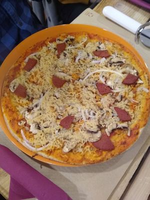 P at Dolce Pizza y Los Veganos - Hipolit Lazaro in Barcelona