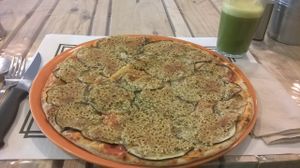 Vegan parmigiana pizza at Dolce Pizza y Los Veganos - Hipolit Lazaro in Barcelona