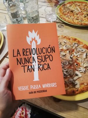 Veggie Pizza Warriors de Vacka at Dolce Pizza y Los Veganos - Hipolit Lazaro in Barcelona