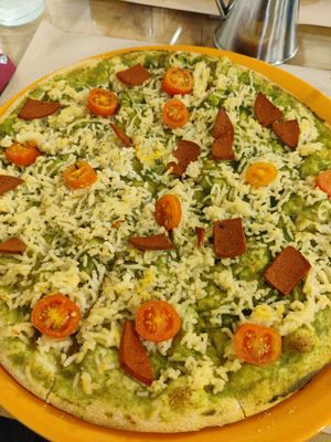 Chorizo pesto with homemade vegan cheese at Dolce Pizza y Los Veganos - Hipolit Lazaro in Barcelona