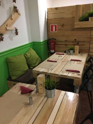 interior at Dolce Pizza y Los Veganos - Hipolit Lazaro in Barcelona