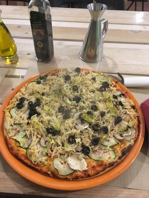 Vegan pizza at Dolce Pizza y Los Veganos - Hipolit Lazaro in Barcelona