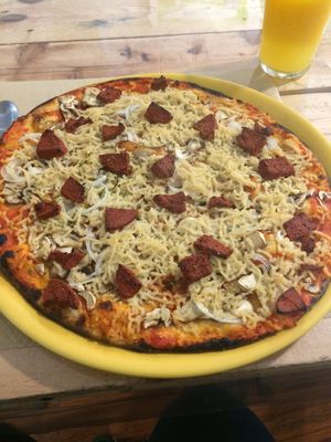 Vegan Especial Chorizo Pizza.  at Dolce Pizza y Los Veganos - Hipolit Lazaro in Barcelona
