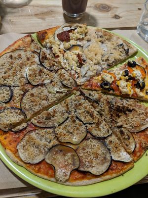 4 different pizzas on one plate 😁 Sharing is caring ;) at Dolce Pizza y Los Veganos - Hipolit Lazaro in Barcelona