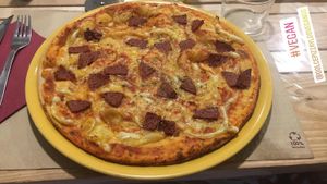 Pizza  at Dolce Pizza y Los Veganos - Hipolit Lazaro in Barcelona