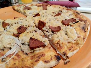 Pizza at Dolce Pizza y Los Veganos - Hipolit Lazaro in Barcelona