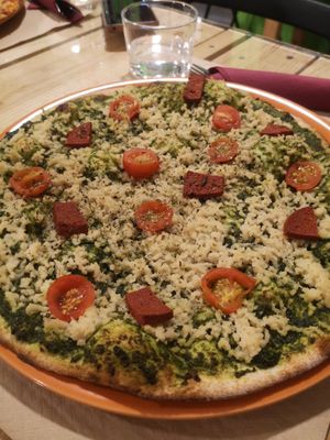 Pesto at Dolce Pizza y Los Veganos - Hipolit Lazaro in Barcelona