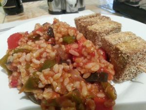 Brocheta de Tofu con Arroz de Pimiento :-) at Dolce Pizza y Los Veganos - Hipolit Lazaro in Barcelona