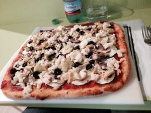 Quattro Stagioni vegan pizza at Dolce Pizza y Los Veganos - Hipolit Lazaro in Barcelona
