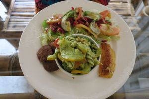 Set lunch menu. Pasta with salad and mini falafel at El Punto Veggie in Salento